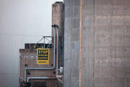 Активисты Greenpeace ворвались на французскую АЭС