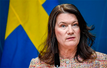 Глава МИД Швеции: Мир поддерживает Светлану Алексиевич