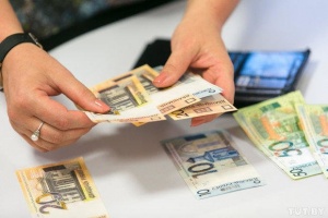 Властям удалось довести зарплаты до заветных «по пятьсот»