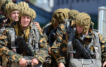 300 российских десантников выдвинулись из Пскова в Брест