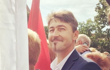 Героя Беларуси Витольда Ашурка похоронили под бело-красно-белым флагом