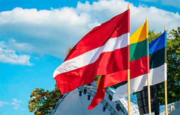 Страны Балтии ввели санкции против лукашенковских чиновников