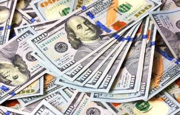 Доллар резко подорожал в начале торгов в Минске