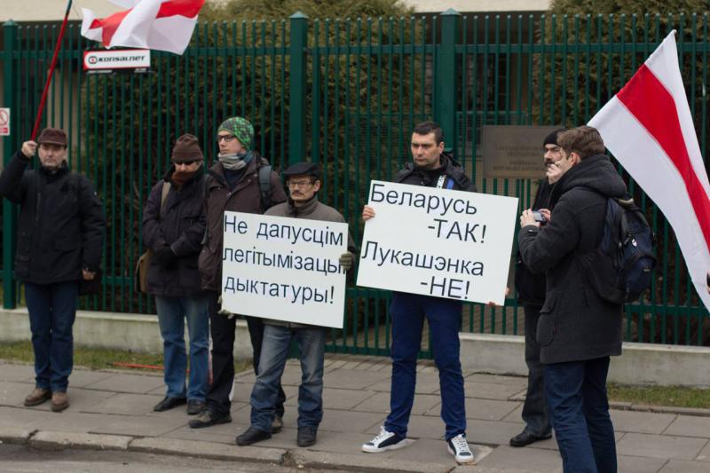 В Варшаве протестовали против приглашения Лукашенко на саммит в Ригу