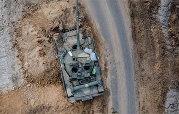 Украинские воины захватили московитский танк Т-80У и уничтожили колонну техники оккупантов