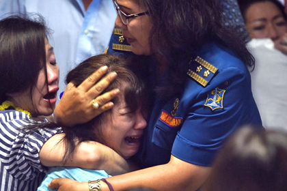 Из воды подняли тела более 40 человек с самолета AirAsia