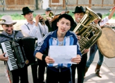 Абсурд как избавление от диктатуры