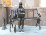 На минских улицах появились картонные супермены (Фото)