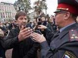 Блогеры вынудили главу пресс-службы ГУВД свести "воровскую" татуировку