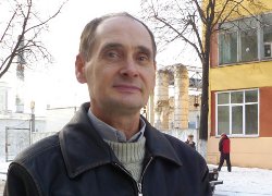 Члена «Единой России» задержали за листовки, а судят за «брань»