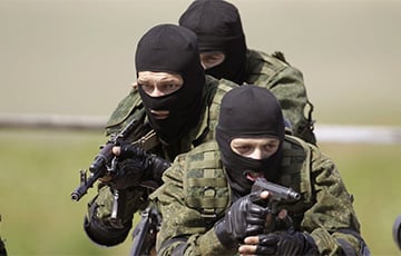 Беларусских силовиков дополнительно вооружили автоматическим оружием после теракта в Подмосковье