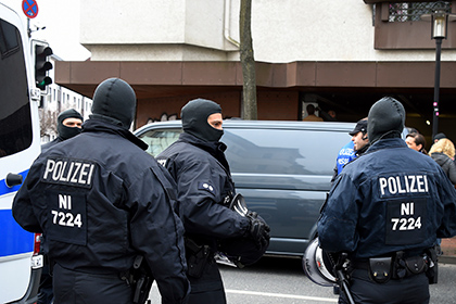В Германии неизвестный захватил заложников в банке