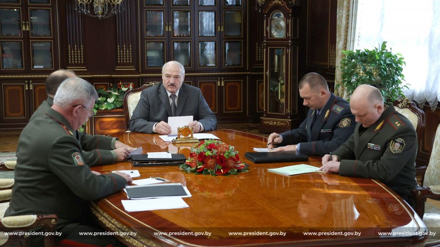 Лукашенко заявил о наличии проблем с обороной