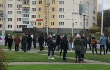 Минчане выстроились в цепь солидарности на Пушкинской