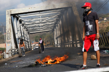 Мадуро возложил на оппозицию вину за гибель более 50 человек