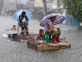 Жертвами тайфуна на Филиппинах стали 23 человека