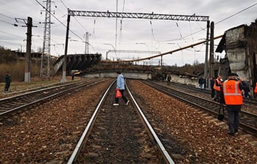 Упавший в РФ мост, из-за которого поезда в Беларусь идут в объезд, недавно ремонтировали
