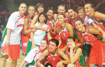 Шесть уникальных снимков команды, которая 10 лет назад влюбила Беларусь в баскетбол