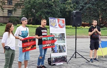 Украинский Днепр вышел на митинг в поддержку белорусов