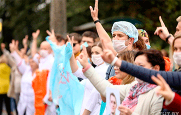 В Минске медики идут Маршем вдоль проспекта Дзержинского