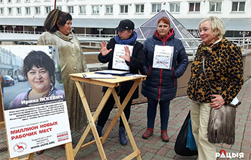В центре Витебска проходит необычный пикет по сбору подписей