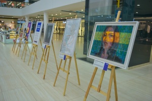 В ТРЦ Green City открылась выставка портретов абонентов мобильной связи