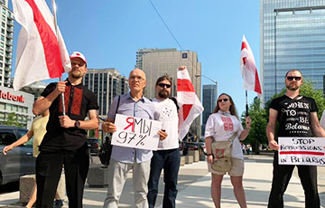 Фотофакт: Белорусы Канады вышли на акцию солидарности