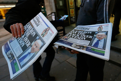 Два британца предстанут перед судом за кражу бесплатных газет