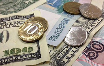 Глава ВТБ: Из-за санкций против РФ долларовые вклады придется забирать в другой валюте