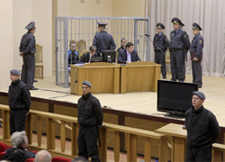 Свидетеля по делу о терактах доставили в минский суд в наручниках