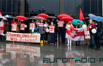 Белорусы Швейцарии провели акцию возле офиса МОК в Лозанне