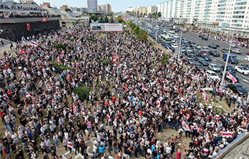 Люди выходят на акции солидарности по всей Беларуси (Онлайн)