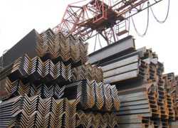 На складах скопились тонны металлургической продукции