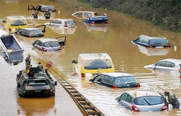 Под воду ушли рынки, по улицам плавают авто: видео потопа в Испании