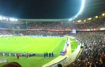 Репортаж со стадиона в Париже: Выключите свет, иначе мы можем стать целью