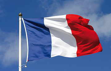 Во Франции приняли законы против фейковых новостей