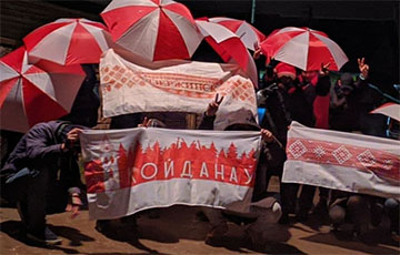 Партизаны Дзержинска вышли на акцию с национальными флагами