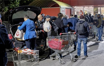После объявления карантина жители Италии начали «штурмовать» супермаркеты