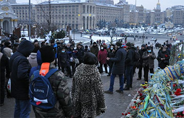 Вечер памяти Небесной Сотни проходит в центре Киева