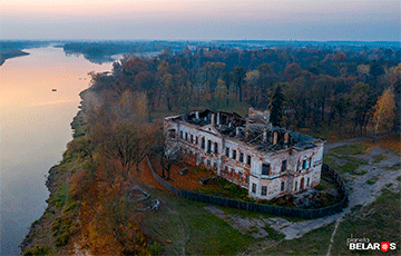 Писатель Андрей Горват купил дворец Горваттов в Наровле