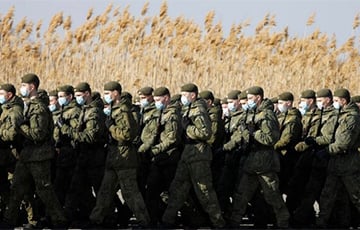 Российские офицеры выбрасывают документы и пытаются сбежать через Черниговскую область