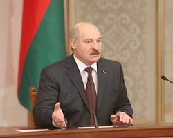Лукашенко: искоренять тунеядство надо несмотря на Запад и «пятую колонну»