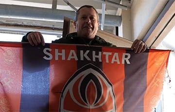 Воин ВСУ спас флаг «Шахтера» с Авдеевского коксохимического завода