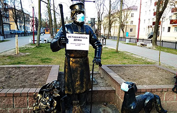 Фотофакт: Городские скульптуры в Бресте требуют ввести карантин