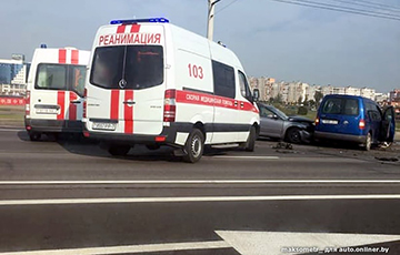 Авария на проспекте Независимости в Минске: троих человек забрала скорая