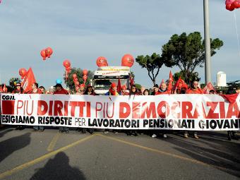 В Риме проходит 200-тысячная профсоюзная манифестация