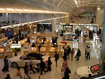 Сотня россиян застряла в катарском аэропорту