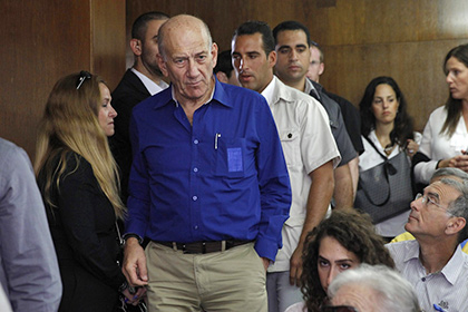 Бывшего израильского премьера осудили по «делу о конвертах с деньгами»