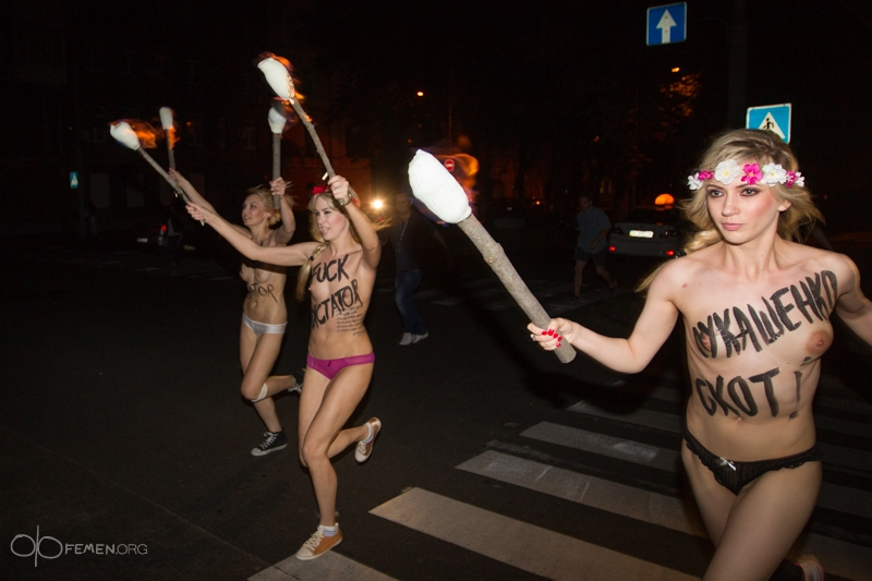 «Ночное нападение» FEMEN на белорусского диктатора в Киеве
