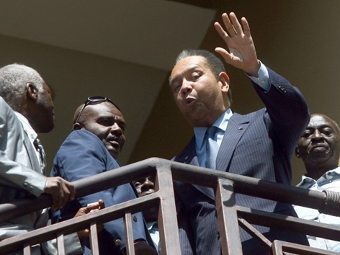 Бывший диктатор Гаити готов вернуться в изгнание